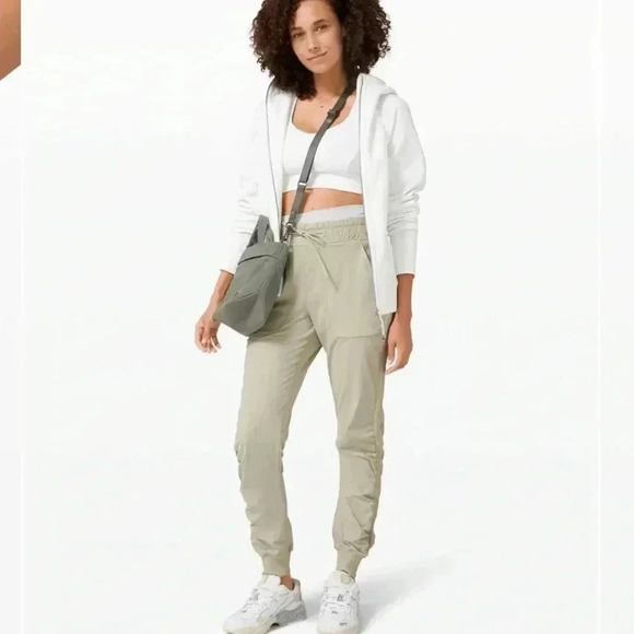 Lululemon Beyond the Studio Jogger size 4 - Picture 1 of 5